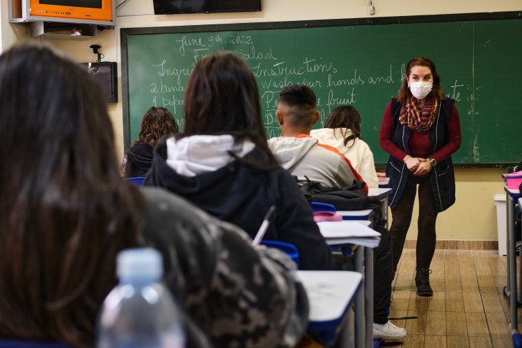Imagem notícia "Tecnologia e novos conteúdos tornam aulas da rede estadual mais interativas".