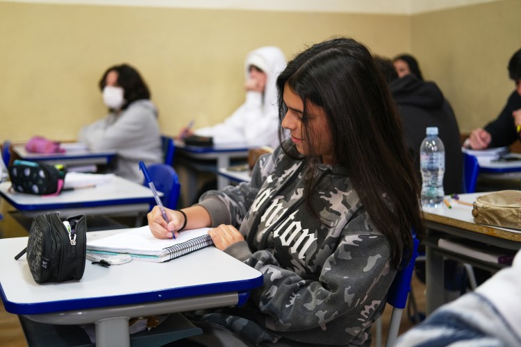 Imagem notícia "Tecnologia e novos conteúdos tornam aulas da rede estadual mais interativas".