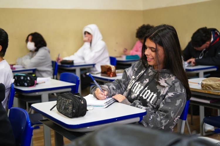 Imagem notícia "Tecnologia e novos conteúdos tornam aulas da rede estadual mais interativas".