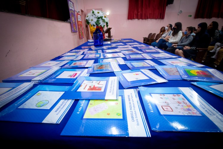 Estudantes escreveram contos fantásticos utilizando a plataforma Redação Paraná.