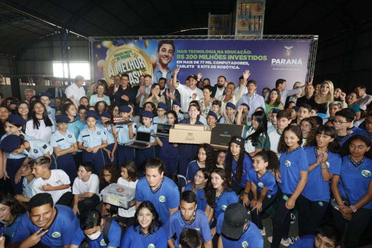 Estado distribui 77 mil novos equipamentos de informática e kits de robótica para escolas