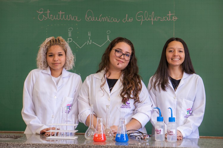 Foto de Lucas Fermin/Seed-PR - participantes do Programa Futuras Cientistas