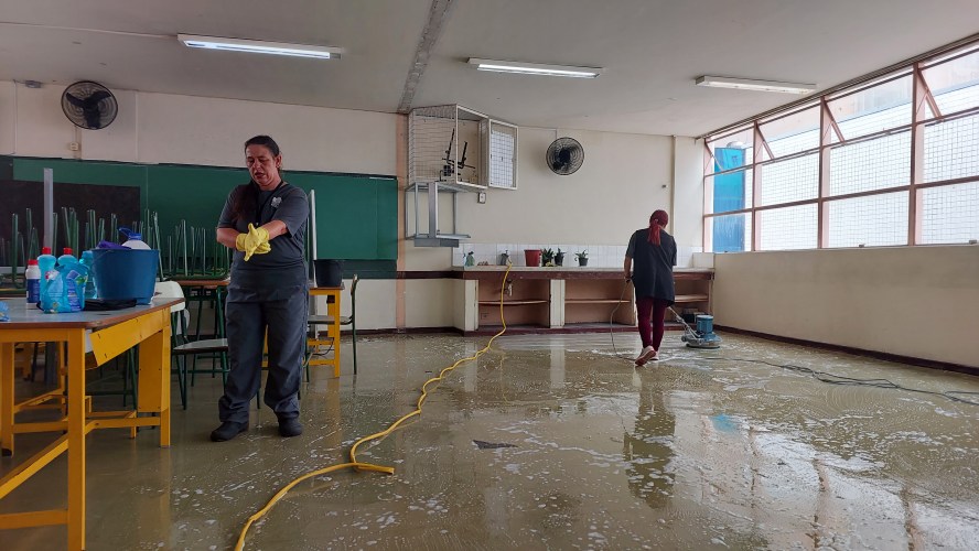 Com mais equipamentos, colégios estaduais se preparam para volta às aulas, na próxima segunda-feira.