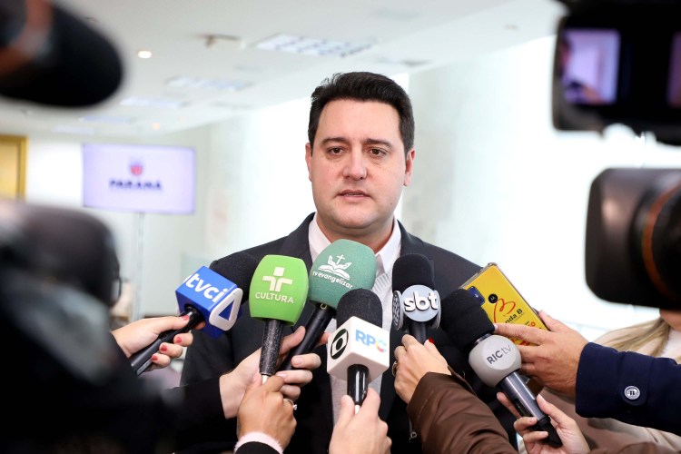 Determinação aconteceu em razão do episódio de violência ocorrido na manhã desta segunda-feira (19) no Colégio Estadual Professora Helena Kolody, em Cambé, Norte do Estado.