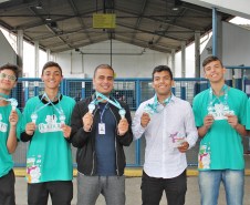 fotografia da equipe dos estudantes