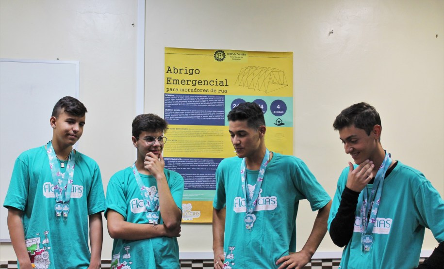 fotografia da equipe dos estudantes