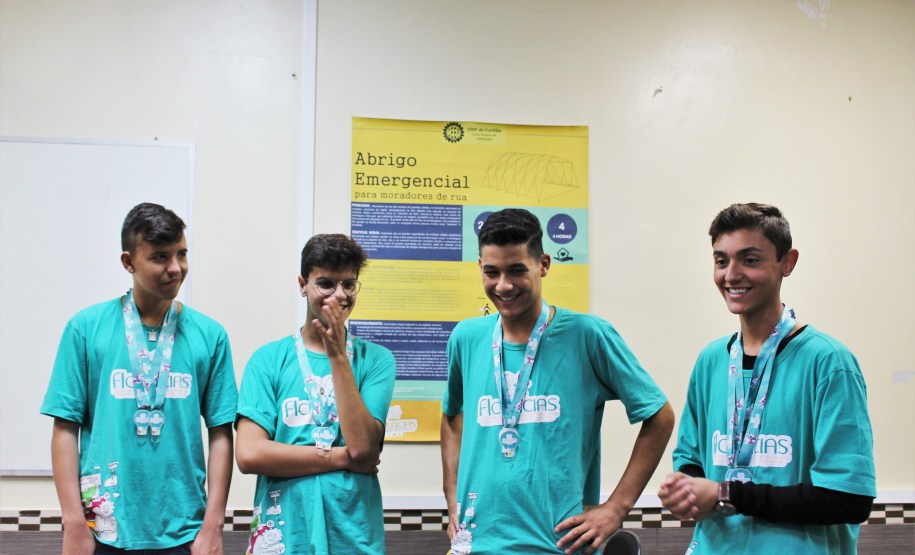 fotografia da equipe dos estudantes