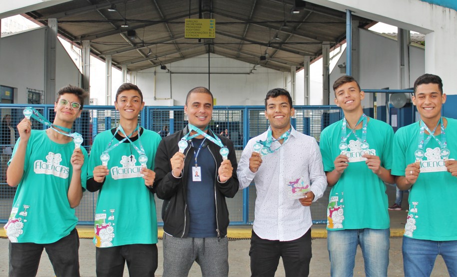 fotografia da equipe dos estudantes